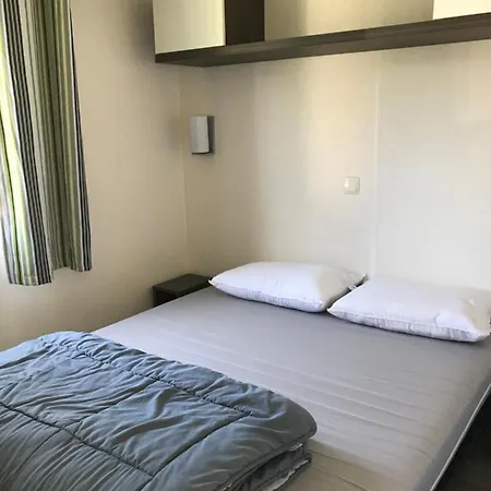 مكان تخييم Mobil 6 Personnes Dans 5*