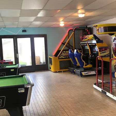 Mobil 6 Personnes Dans 5* Kamp alanı *