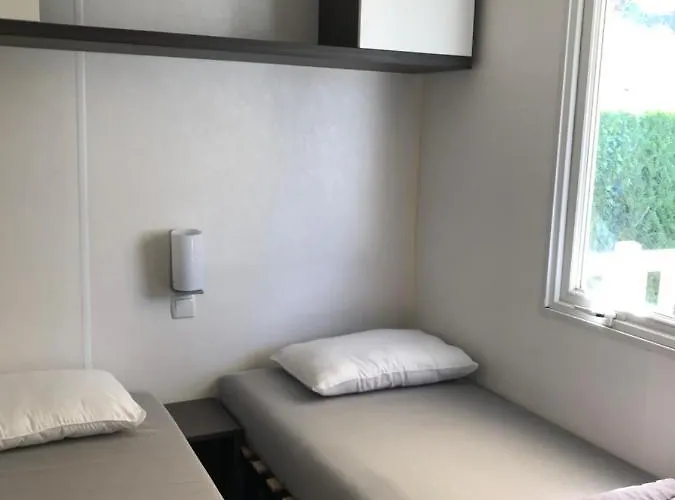 Κάμπινγκ Mobil 6 Personnes Dans 5*